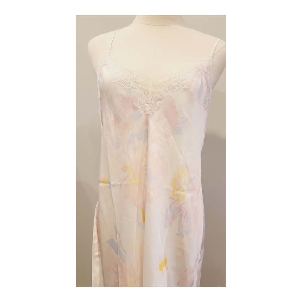 NWOT Victoria Secret Floral Lace Satin Slip Large